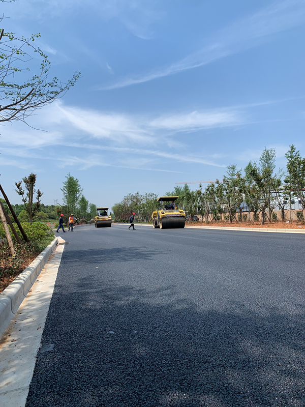 長沙太空金路橋材料有限公司,雙鋼輪壓路機(jī),福格勒瀝青攤鋪機(jī),AC系列,AF系列,SBS系列
