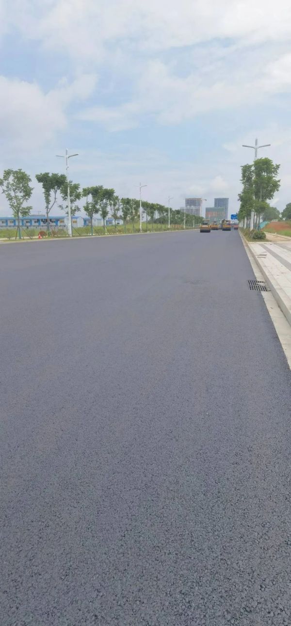 長(zhǎng)沙太空金路橋材料有限公司,雙鋼輪壓路機(jī),福格勒瀝青攤鋪機(jī),AC系列,AF系列,SBS系列